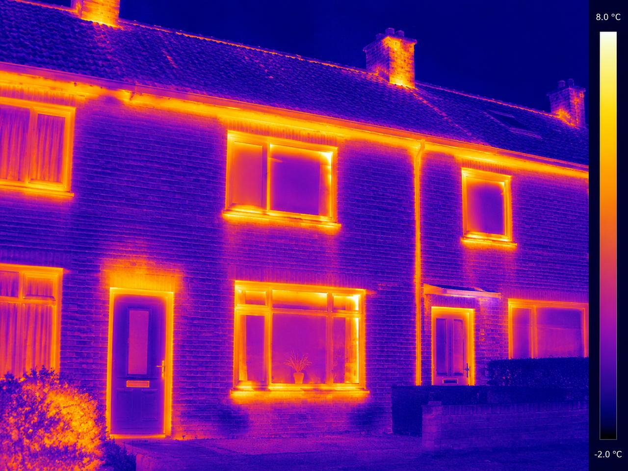 Illustratief beeld: warmtebeeld van een rijwoning